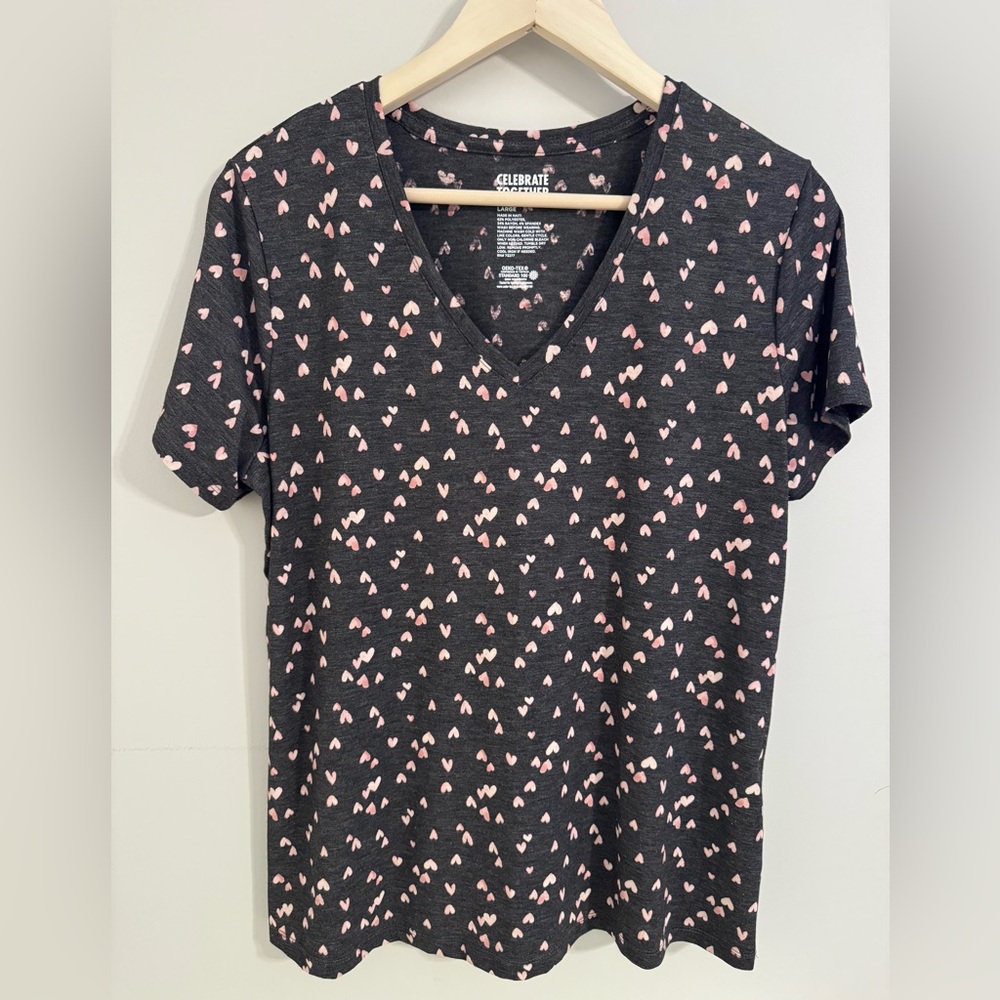 Celebrate Together Black Heart V Neck T Shirt Pink Hearts Short Sleeve Large